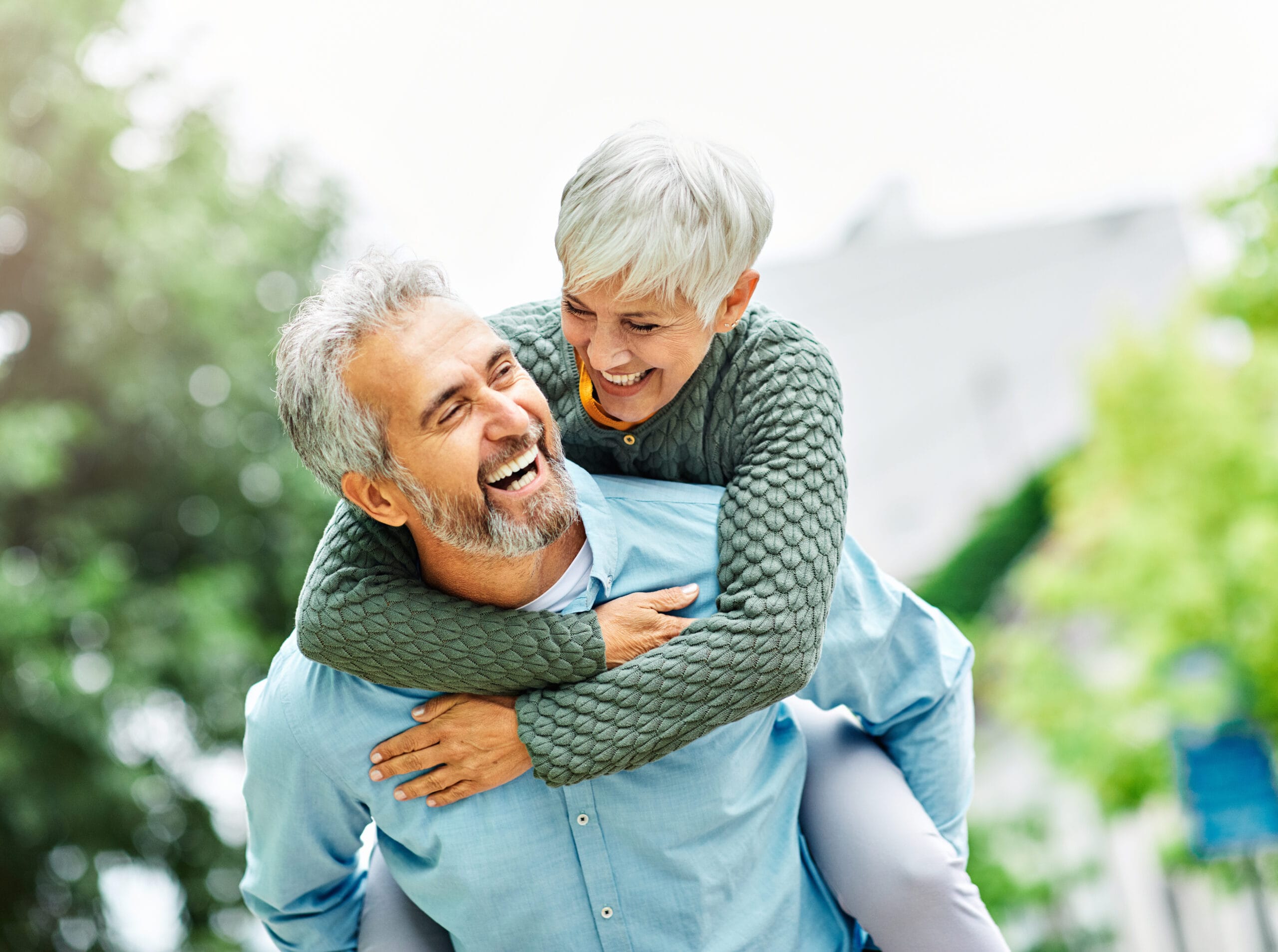 woman man outdoor senior couple happy lifestyle retirement toget